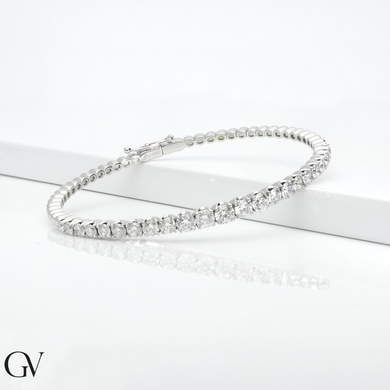 Bracelet femme semi-rigide en or blanc 18 ct avec diamants  Bracelet femme semi-rigide en or blanc 18 ct avec diamants