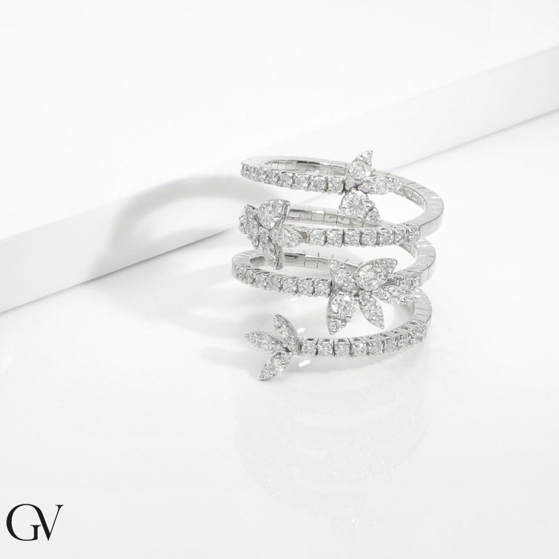 Bague à ressort en spirale avec une navette et diamants