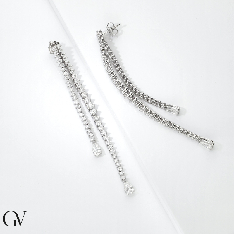 Boucles d'oreilles pendantes en or blanc 18 carats es diamants taille poire GIA Boucles d'oreilles pendantes en or blanc 18 carats es diamants taille poire GIA