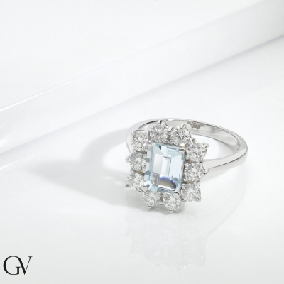 Bague halo en or blanc 18 carats avec aquamarine et diamants