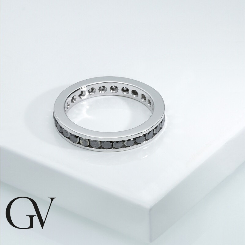 Bague eternity en or blanc 750 avec diamants noirs Bague eternity en or blanc 750 avec diamants noirs