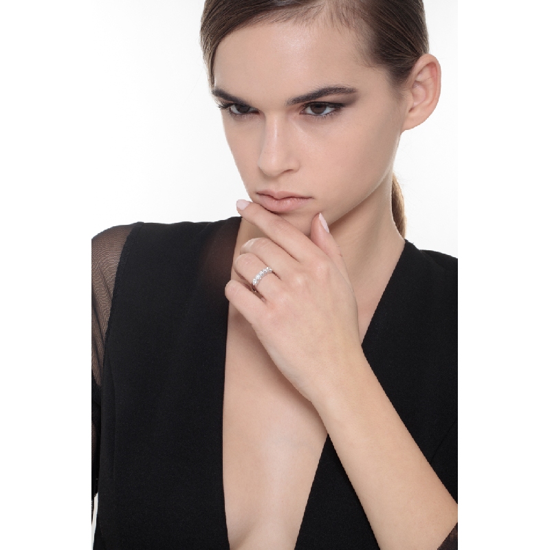 Bague demi alliance à 5 diamants en or blanc 18k  Bague demi alliance à 5 diamants en or blanc 18k