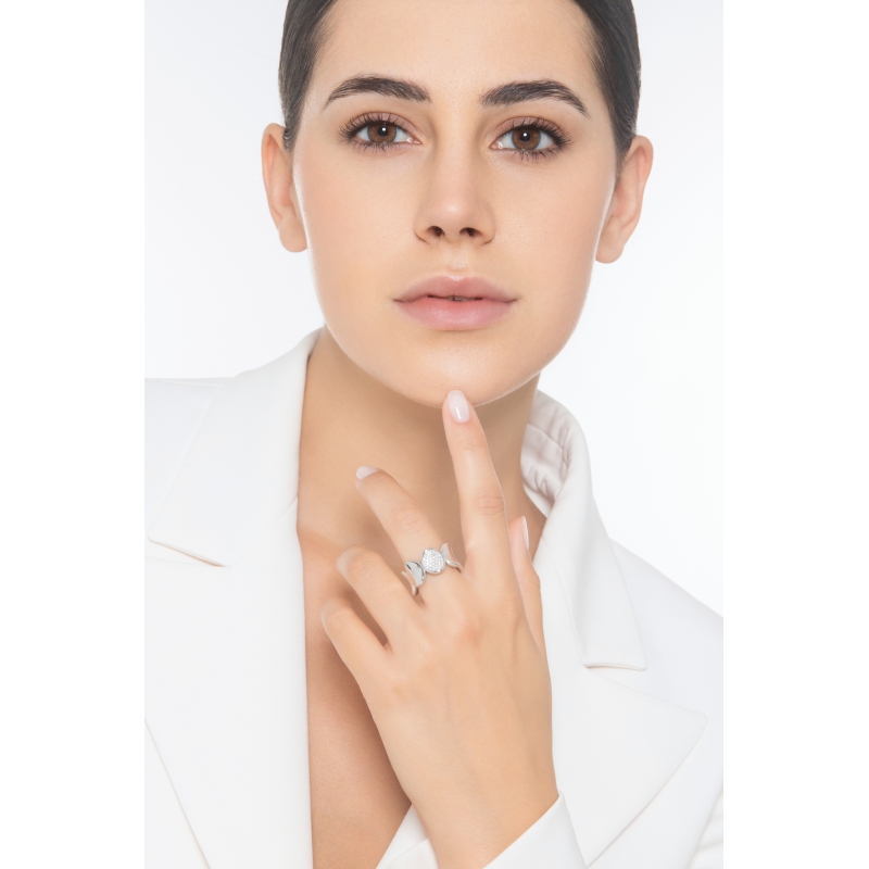 Bague élastique en or blanc 18 carats avec plaque centrale en pavé de diamants Bague élastique en or blanc 18 carats avec plaque centrale en pavé de diamants