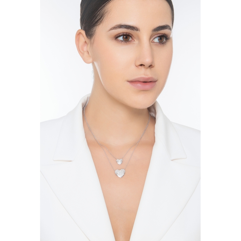 Collier en or blanc 18 carats avec deux cœurs en diamants  Collier en or blanc 18 carats avec deux cœurs en diamants