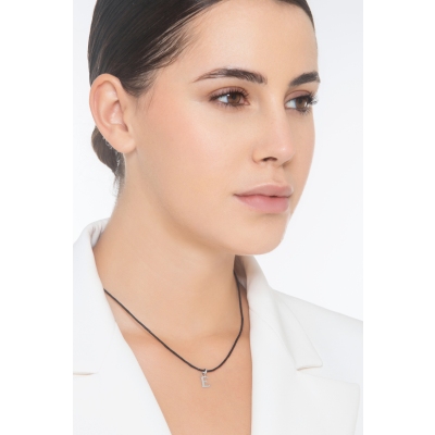 Pendentif avec lettre initiale E en majuscule en or blanc 18K