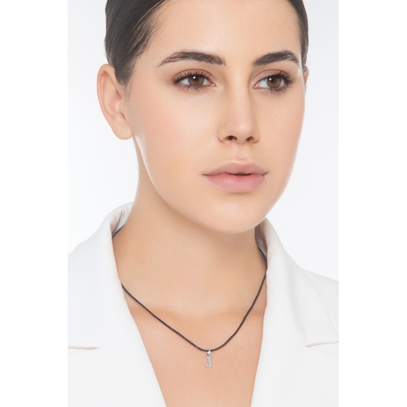 Pendentif avec initiale J Or blanc 18 carats Pendentif avec initiale J Or blanc 18 carats