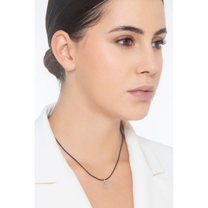 Pendentif avec lettre initiale K en majuscule en or blanc 18k Pendentif avec lettre initiale K en majuscule en or blanc 18k