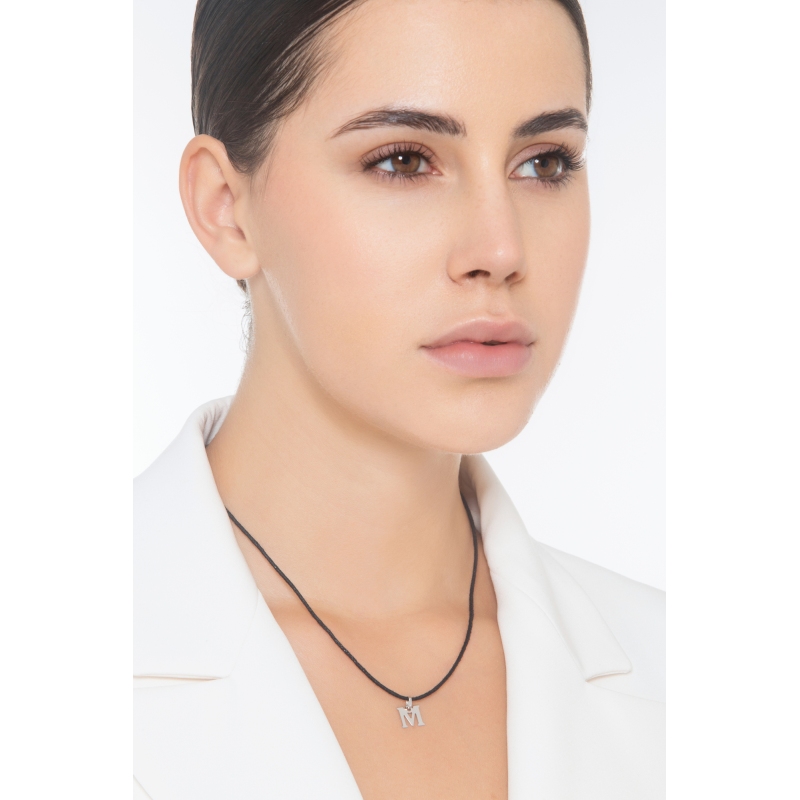 Pendentif lettre M en Or blanc 18 carats Pendentif lettre M en Or blanc 18 carats