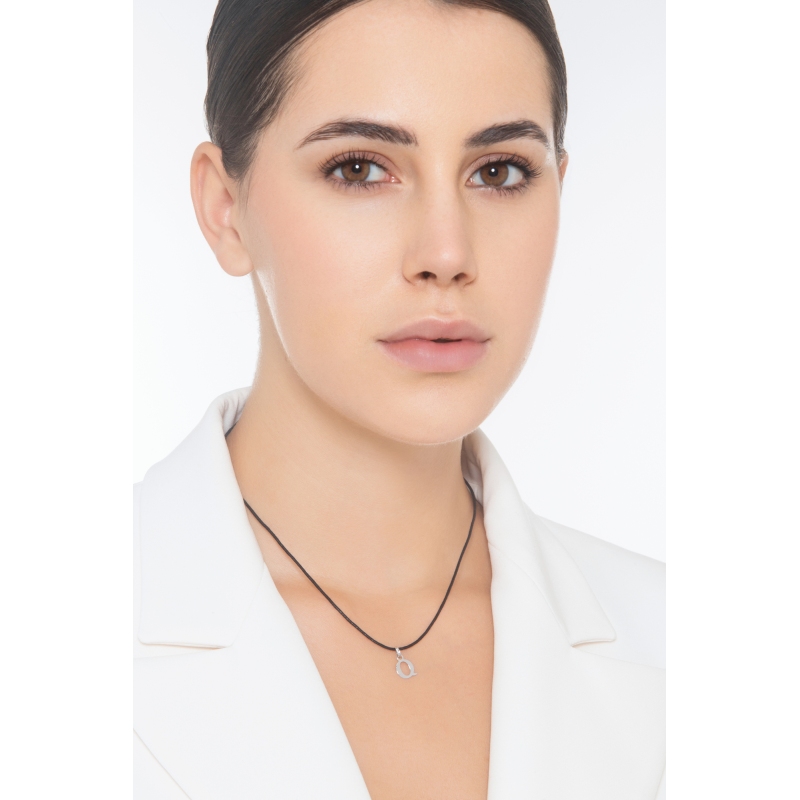 Pendentif avec initiale Q Or blanc 18 carats Pendentif avec initiale Q Or blanc 18 carats