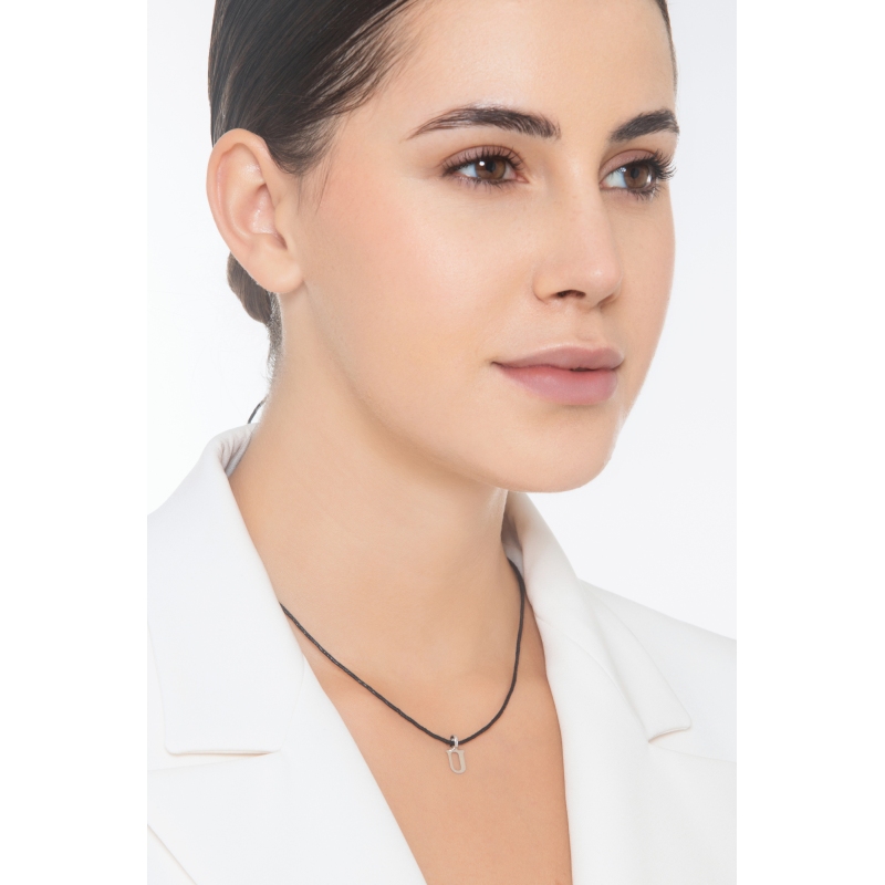 Pendentif avec initiale U Or blanc 18 carats Pendentif avec initiale U Or blanc 18 carats