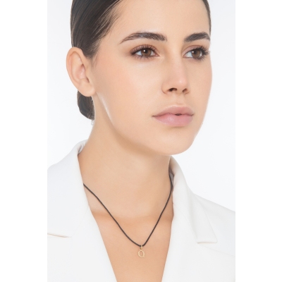 Pendentif avec lettre initiale Q