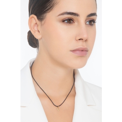 Pendentif avec lettre initiale V