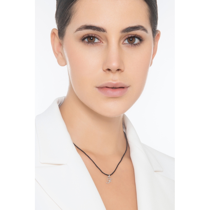 Pendentif avec lettre initiale F Pendentif avec lettre initiale F