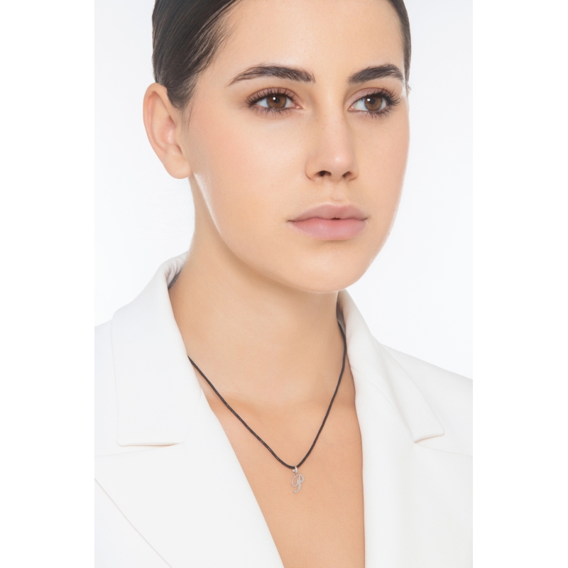 Pendentif avec lettre initiale P