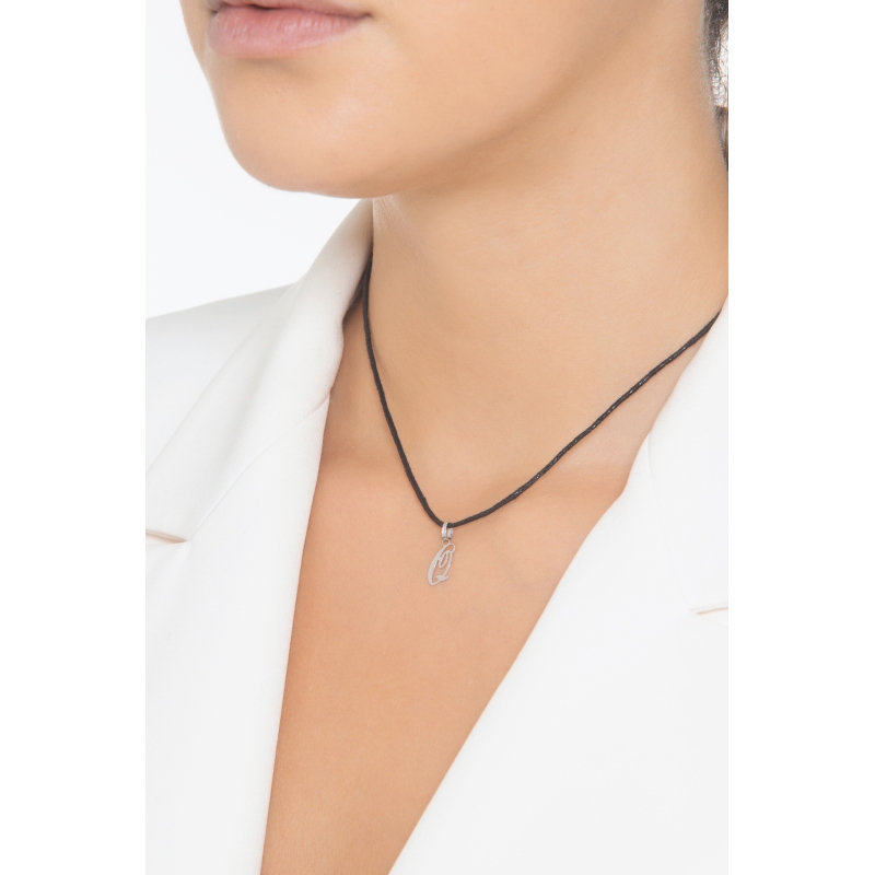 Pendentif avec la lettre Q en or blanc 18k   Pendentif avec la lettre Q en or blanc 18k