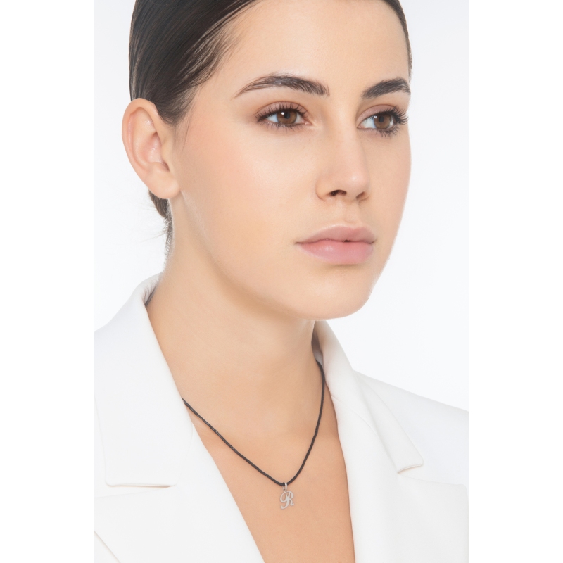 Pendentif avec la lettre R  en or blanc 18k