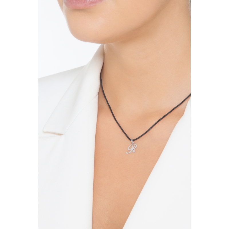 Pendentif avec la lettre R  en or blanc 18k