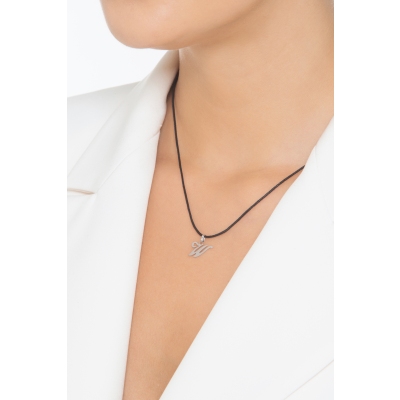 Pendentif avec la lettre W
