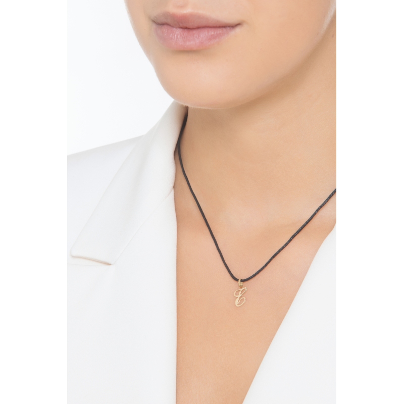 Pendentif avec lettre initiale E