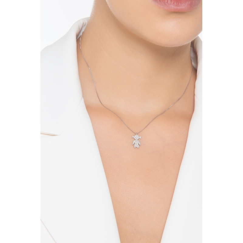Collier en or blanc 18k avec pendentif petite fille en diamants  Collier en or blanc 18k avec pendentif petite fille en diamants
