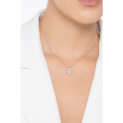 Collier en or blanc 18k avec pendentif petite fille en diamants 