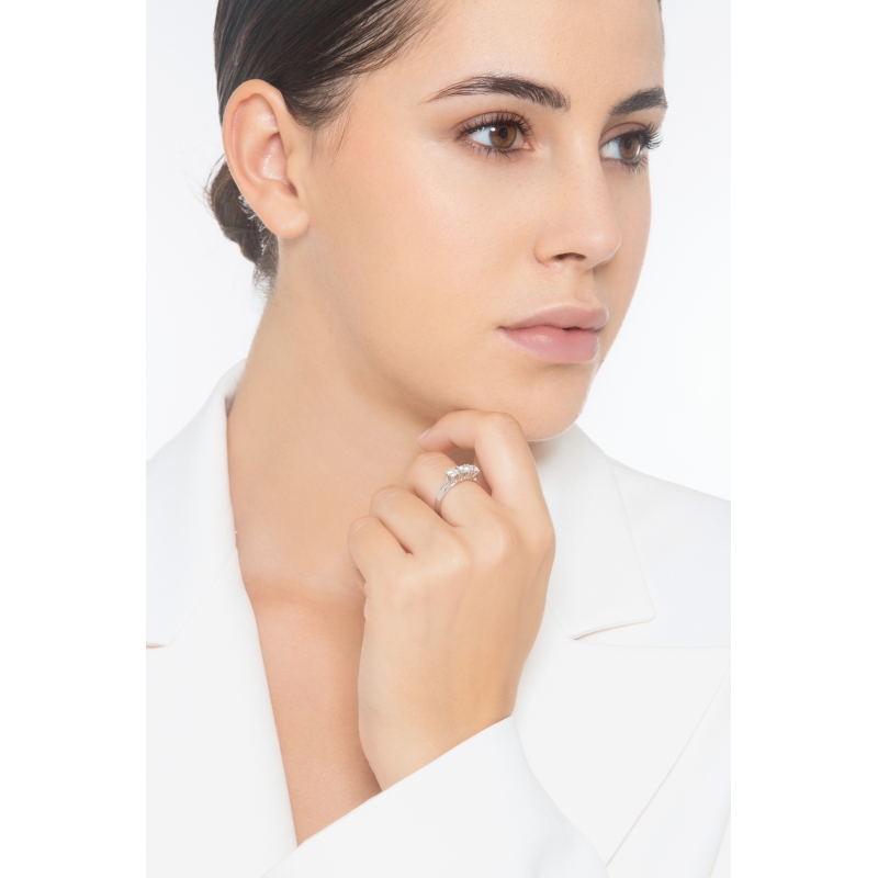 Bague trilogie avec diamants 0.75 ct en or blanc 18k Bague trilogie avec diamants 0.75 ct en or blanc 18k