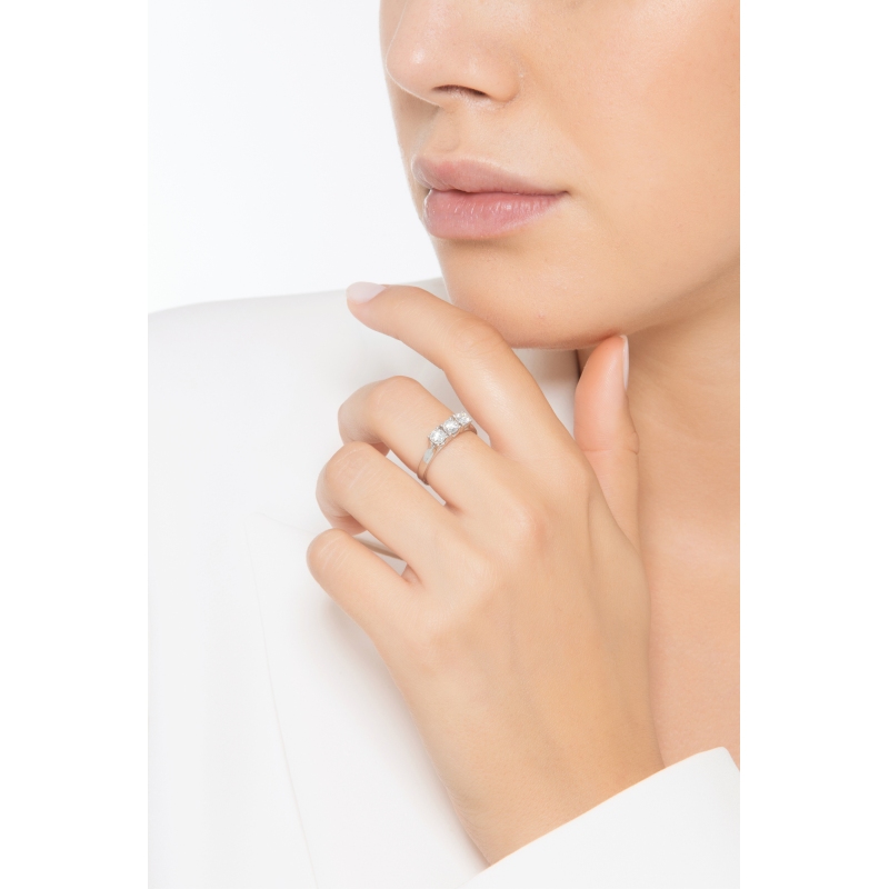 Bague trilogie avec diamants 0.75 ct en or blanc 18k Bague trilogie avec diamants 0.75 ct en or blanc 18k