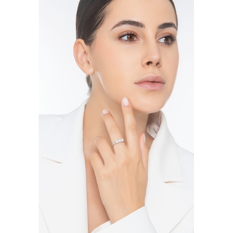 Demi alliance trilogie en or blanc 18k avec diamants 0.90 ct