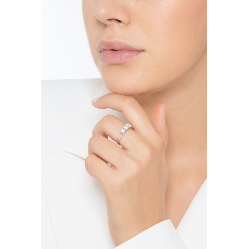 Demi alliance trilogie en or blanc 18k avec diamants 0.90 ct