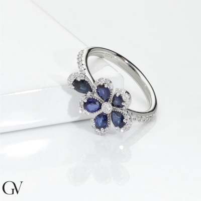 Bague saphir bleu et diamant fleur or blanc