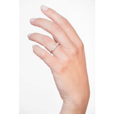 Bague demi-tour en or blanc 18k avec 7 diamants 0.50 ct