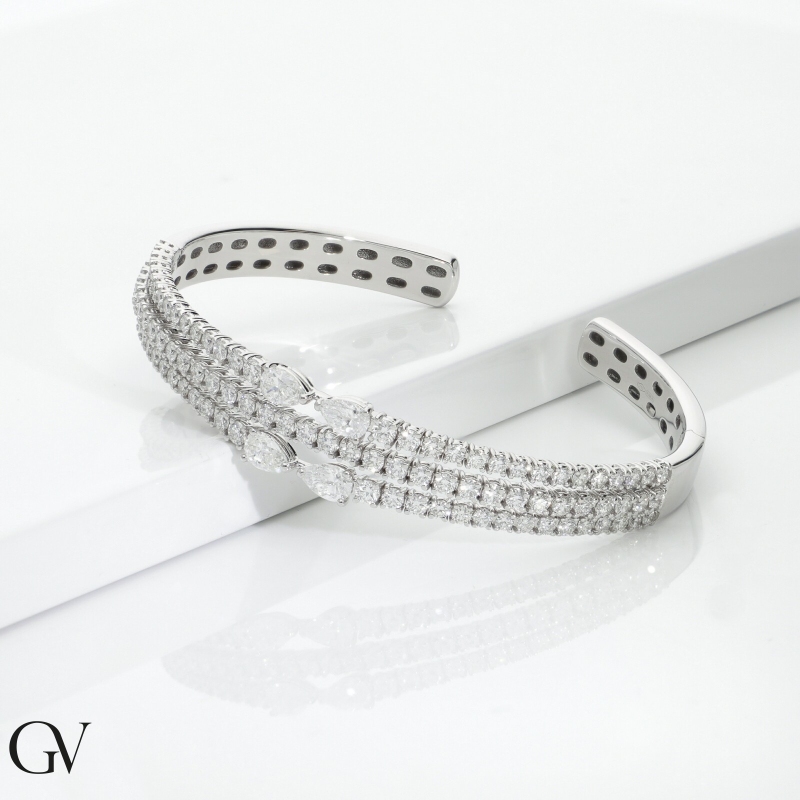Bracelet rigide en or blanc 18k avec diamants Bracelet rigide en or blanc 18k avec diamants