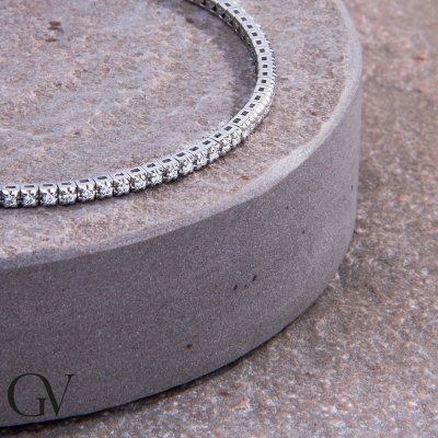 Bracelet tennis à griffes en or blanc 18k et diamants 