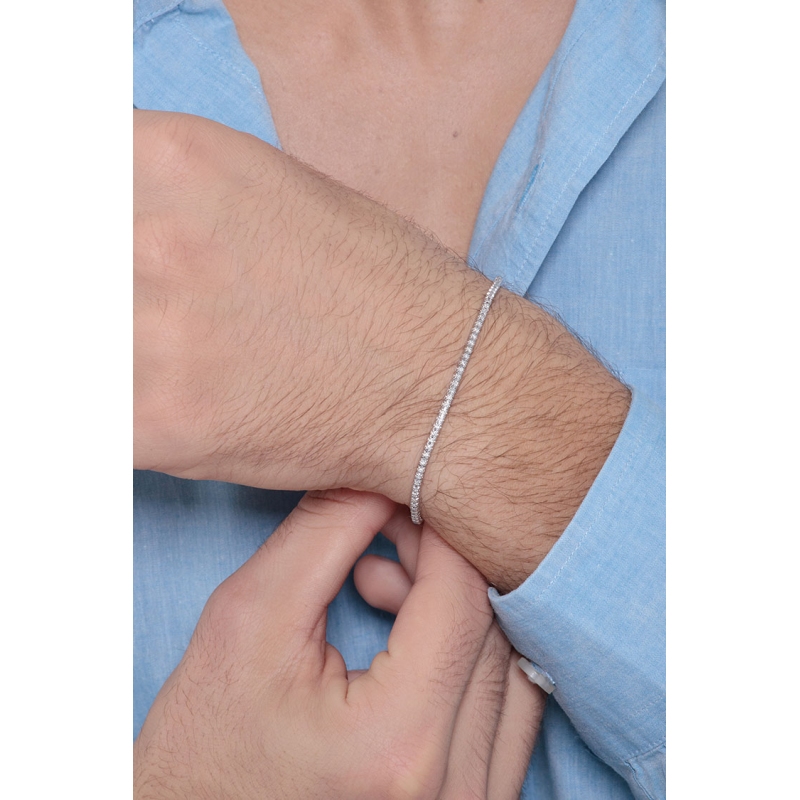 Bracelet tennis à griffes en or blanc 18k et diamants  Bracelet tennis à griffes en or blanc 18k et diamants