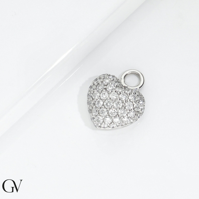 Pendentif cœur bombé pavé en or blanc 18 ct avec diamants Pendentif cœur bombé pavé en or blanc 18 ct avec diamants