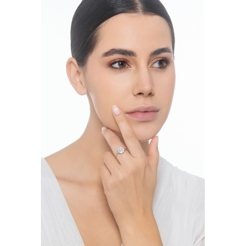 Bague halo en forme de fleur avec diamant central 0,25 Bague halo en forme de fleur avec diamant central 0,25