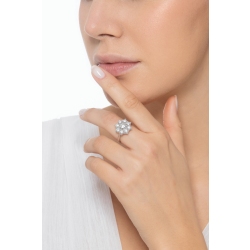Bague halo en forme de fleur avec diamant central  CT0.90 2