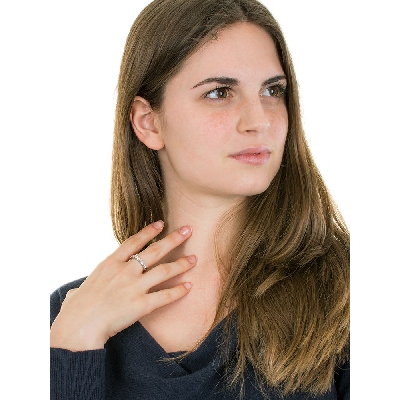 Bague à 9 pierres en or blanc 18k avec diamants ct 0.65