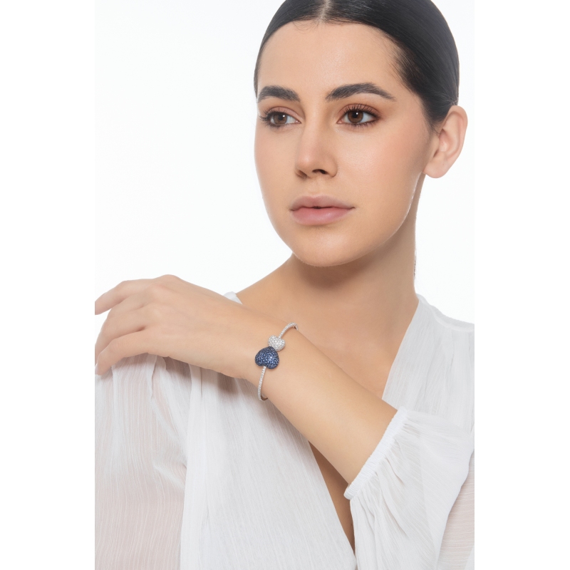 TOI ET MOI Bracelet or blanc avec deux cœurs en saphirs bleus et diamant