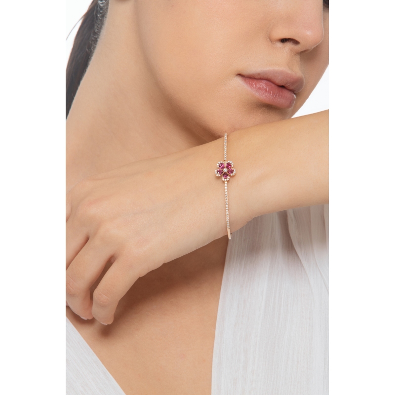 Bracelet fleur en or rose avec rubis et diamants Bracelet fleur en or rose avec rubis et diamants