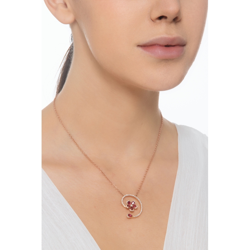Collier en or rose 18k avec fleur en rubis Collier en or rose 18k avec fleur en rubis