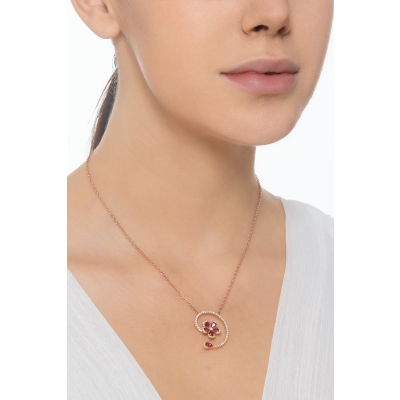 Collier en or rose 18k avec fleur en rubis