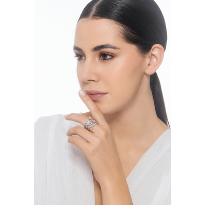 Bague à ressort en spirale avec une navette et diamants