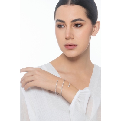 Bracelet semi-rigide à ressort avec rangée de diamants