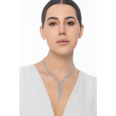 Collier design en or blanc 18k avec diamants