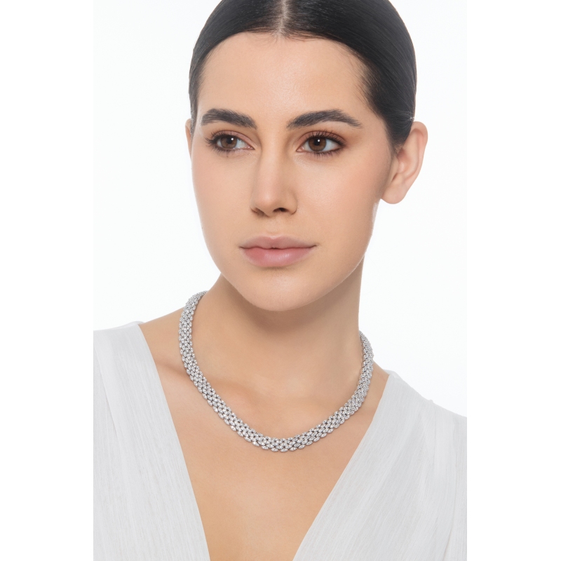 Collier élégant en or blanc 750 avec des diamants Collier élégant en or blanc 750 avec des diamants