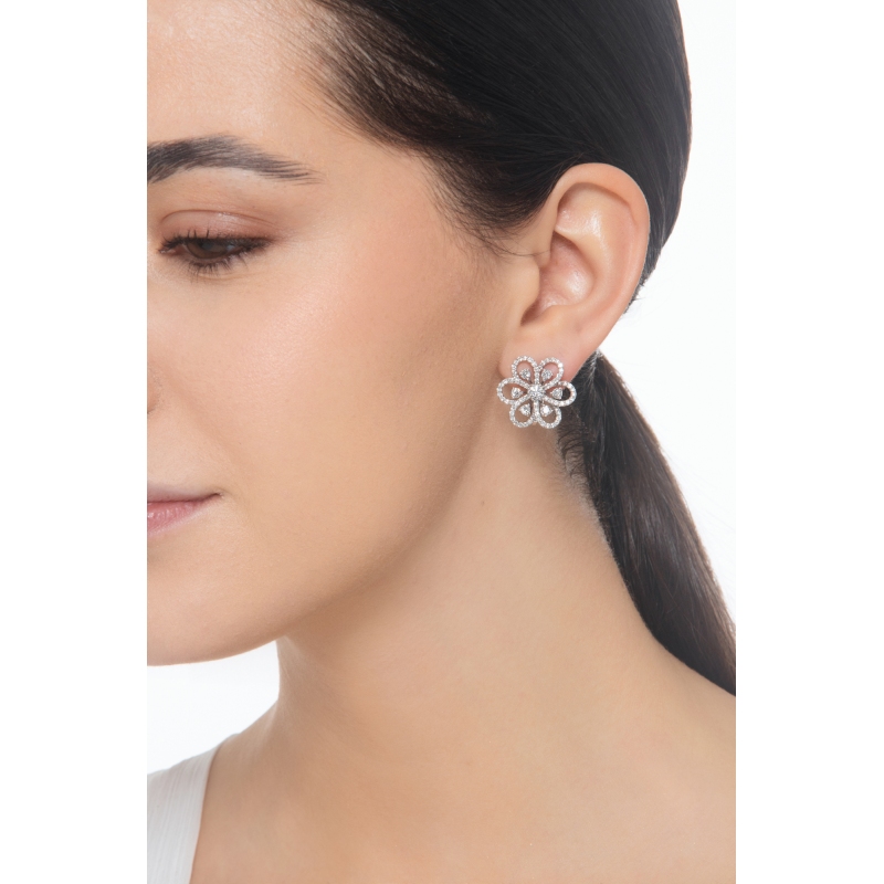 Boucles d’oreilles en forme de fleur en or blanc 18k Boucles d’oreilles en forme de fleur en or blanc 18k