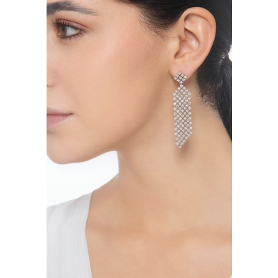 Boucles d’oreilles pendantes en or blanc 18k serties de diamants