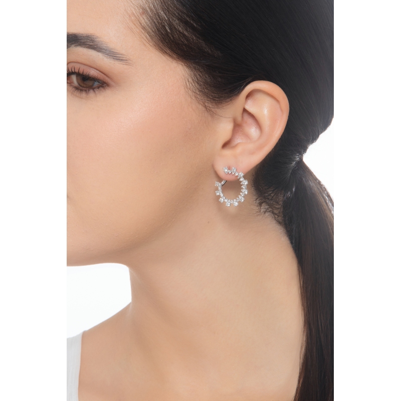 Boucles d'oreilles créoles en or blanc 18k avec diamants