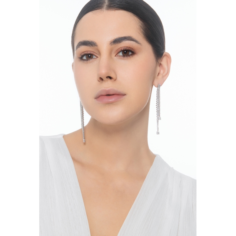 Boucles d'oreilles pendantes en or blanc 18 carats es diamants taille poire GIA Boucles d'oreilles pendantes en or blanc 18 carats es diamants taille poire GIA
